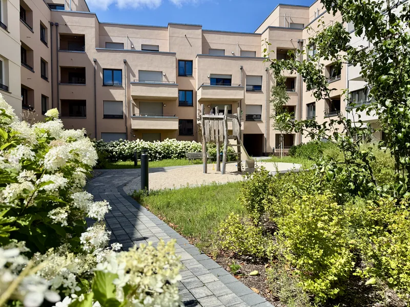Moderne 3-Zimmerwohnung mit Einbauküche und Balkon — photo 1